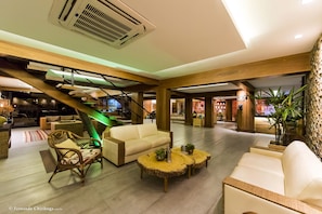 Coin salon dans le hall