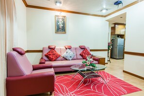 Living area - OYO 796 Paradise Sukhumvit Hotel (Bangkok)