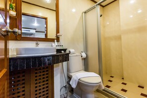 Suite, 2 Bedrooms | Bathroom | Towels, soap, shampoo, toilet paper - OYO 796 Paradise Sukhumvit Hotel (Bangkok)