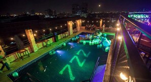 Outdoor pool - OYO 796 Paradise Sukhumvit Hotel (Bangkok)