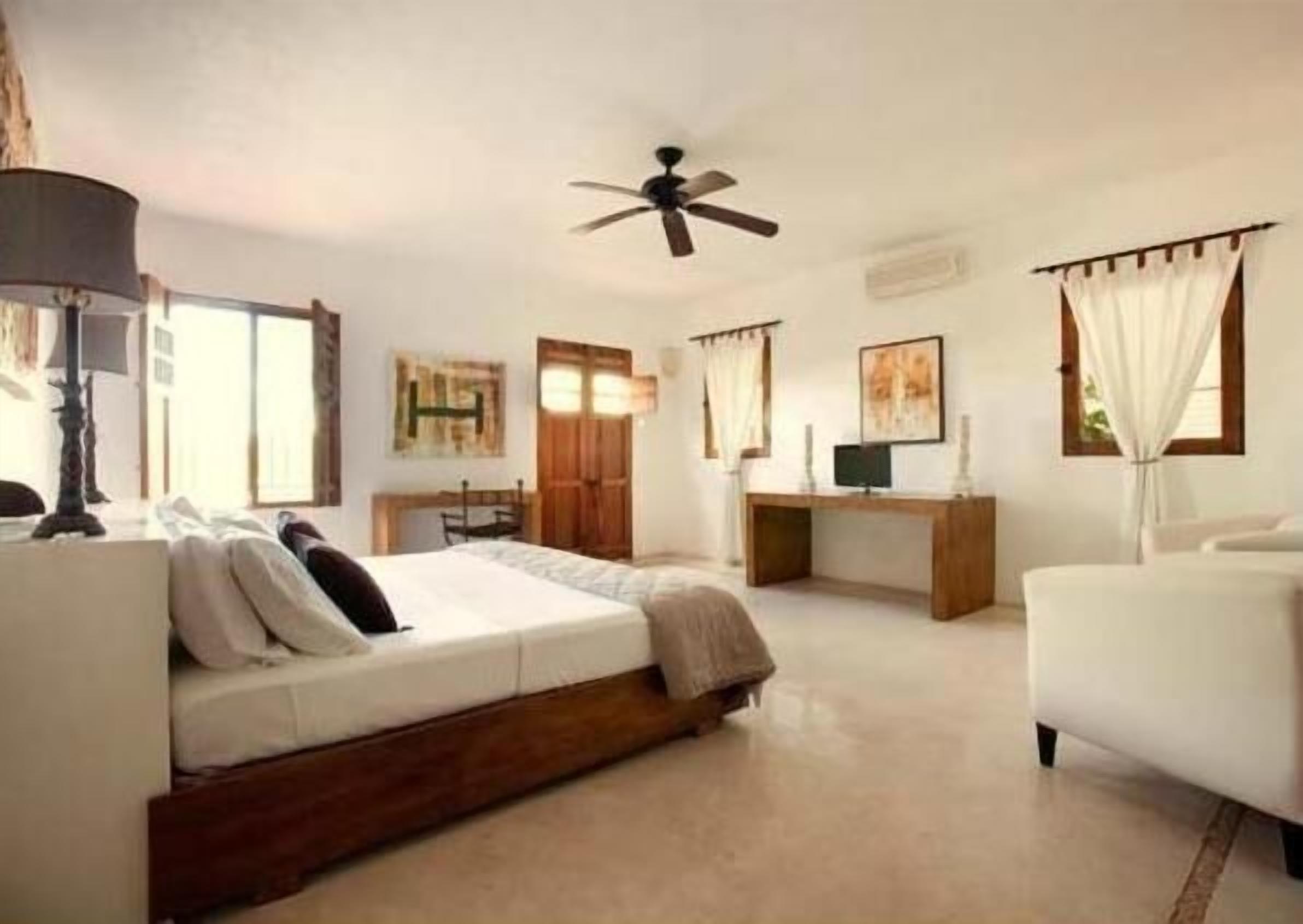 egyptian cotton sheets, desk, free cots/infant beds, free wifi