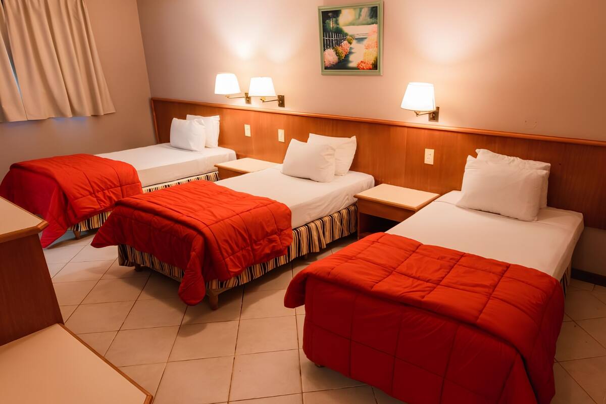 Triple Room | In-room safe, bed sheets
