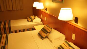 Family Triple Room | In-room safe, bed sheets