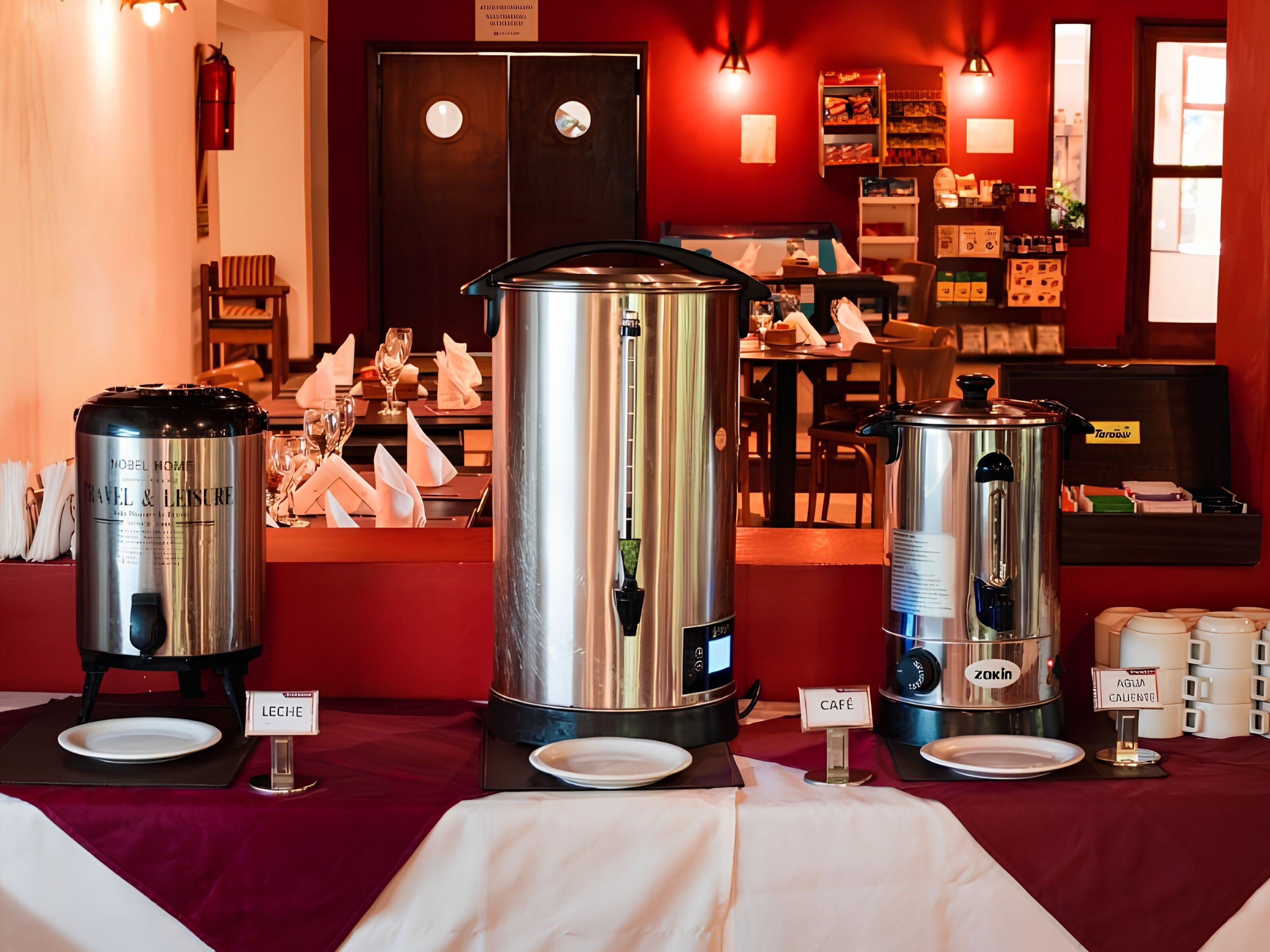 Café da manhã com buffet grátis todos os dias