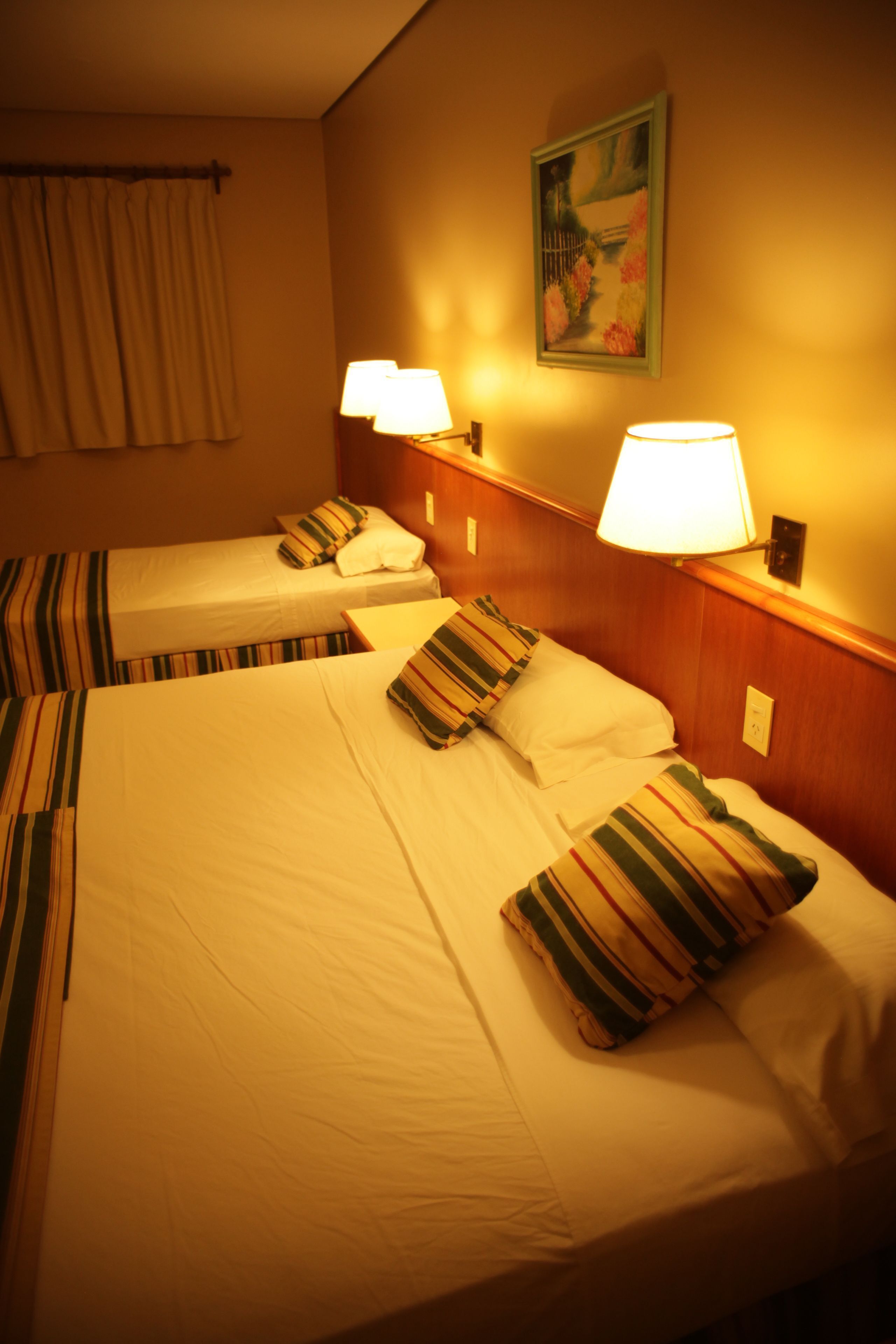 In-room safe, bed sheets