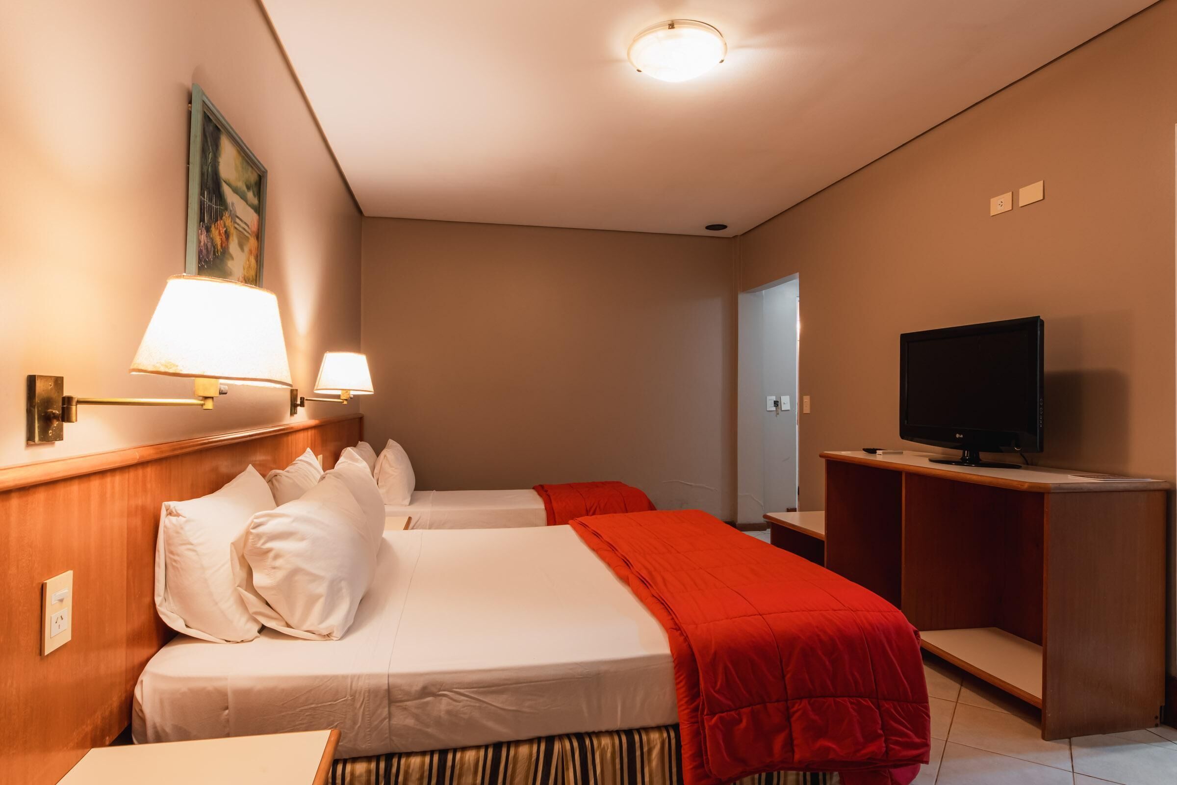 In-room safe, bed sheets