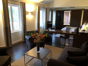 Suite Privilege | Living area