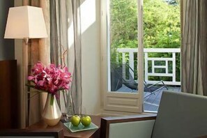 Premium bedding, in-room safe, desk, laptop workspace