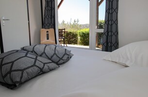 Cortinas blackout, sistema de insonorización y cunas gratuitas 