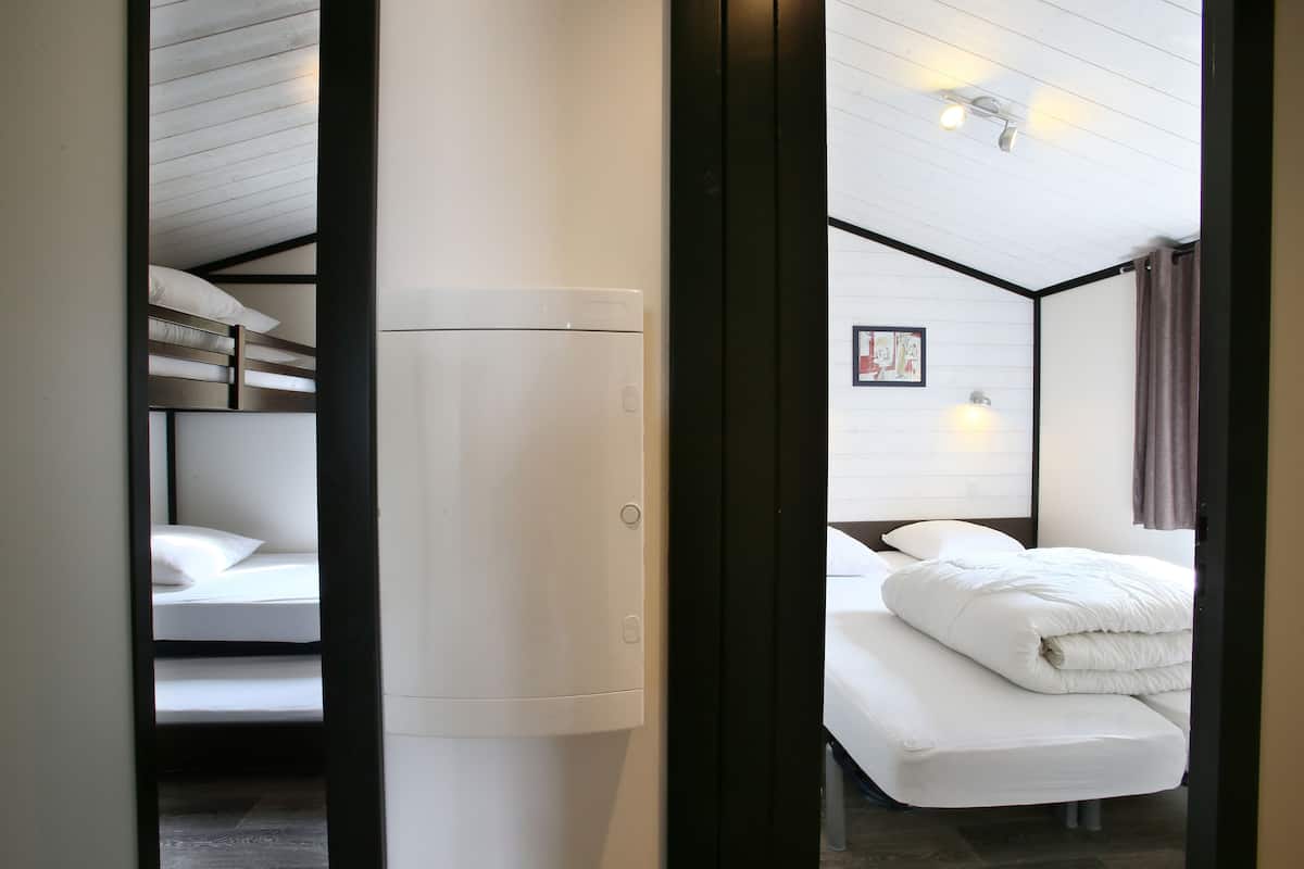 Chalet, Terrace (Causse) | Blackout drapes, soundproofing, free cribs/infant beds
