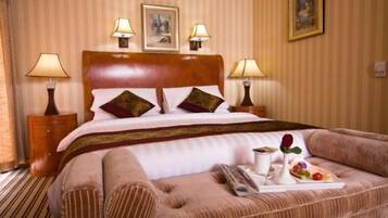 Family Suite | Minibar, in-room safe, desk, soundproofing