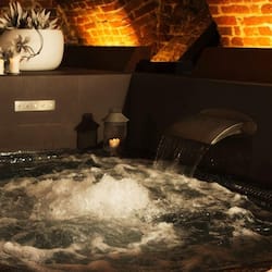 Bañera de hidromasaje interior