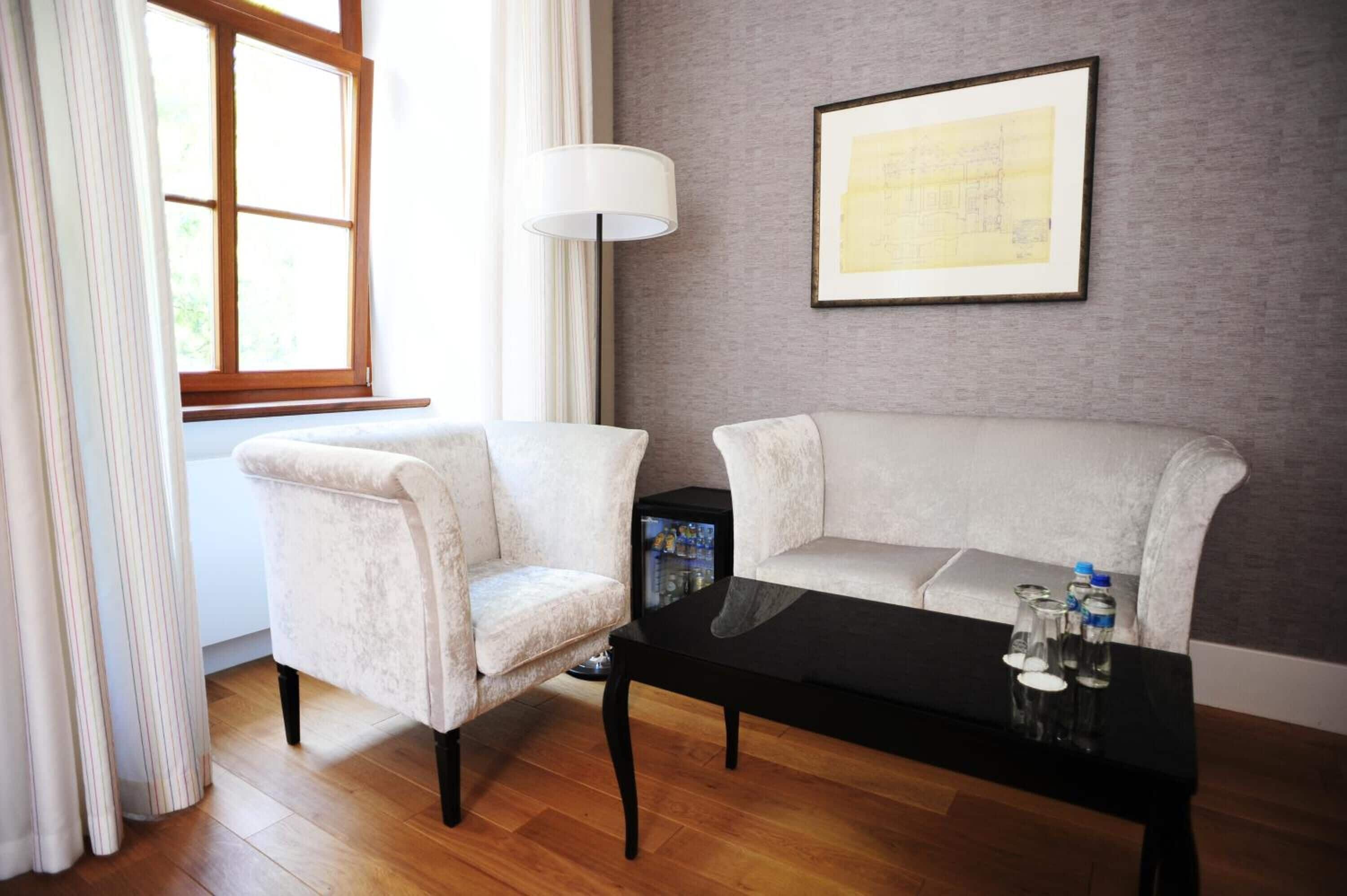 flat-screen tv, dvd player