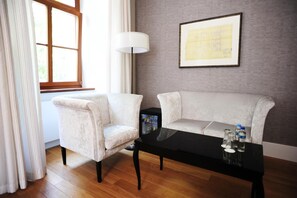 平板电视、DVD 播放器