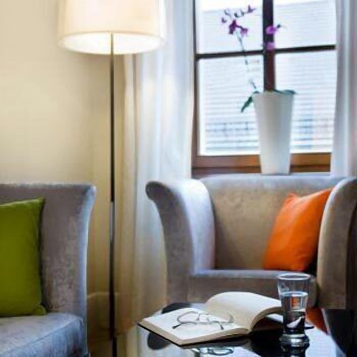 flat-screen tv, dvd player