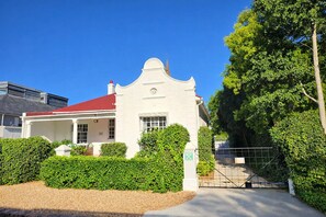 Front of property - Boschhuis Apartments - Stellenbosch (Stellenbosch Central)