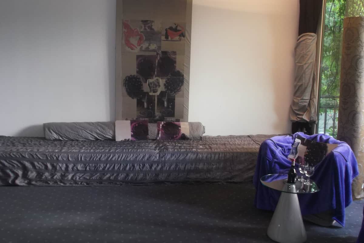 Minibar, individually decorated, individually furnished, desk