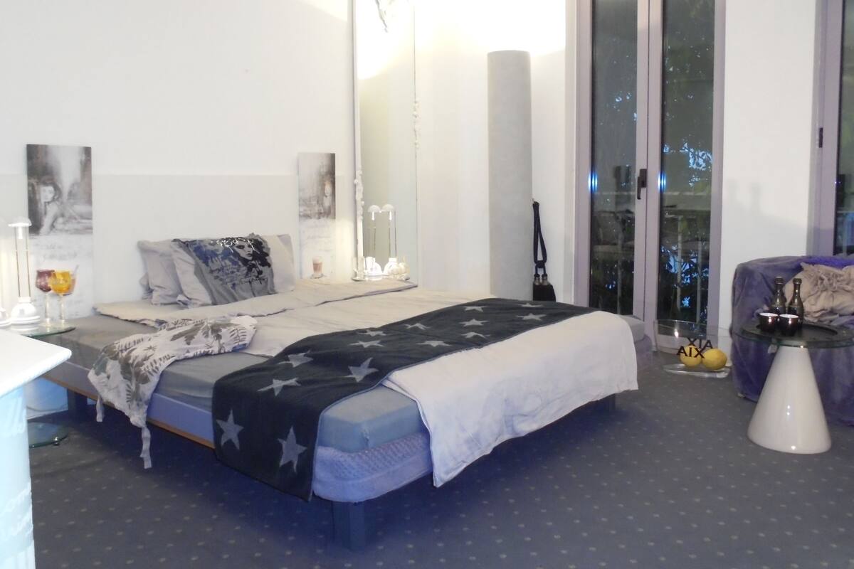 Minibar, individually decorated, individually furnished, desk