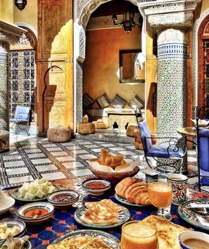 Free daily full breakfast - Riad Layalina (Fes)