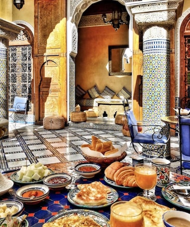 Free daily full breakfast