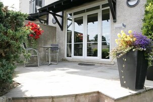 Bowness Super Luxury Suite with Spa bath and Patio | Terrace/patio