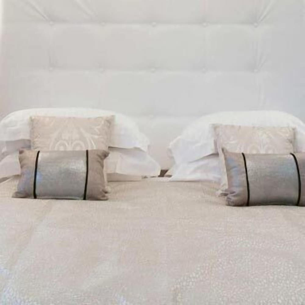 Windermere Suites by null