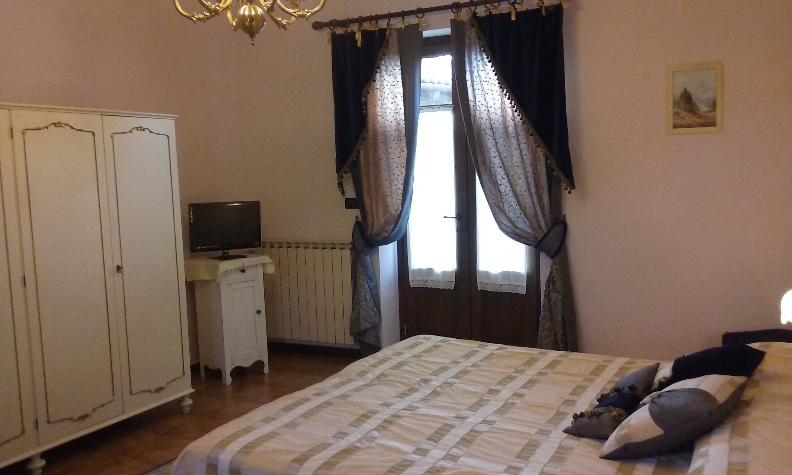 Frette Italian sheets, free WiFi, bed sheets