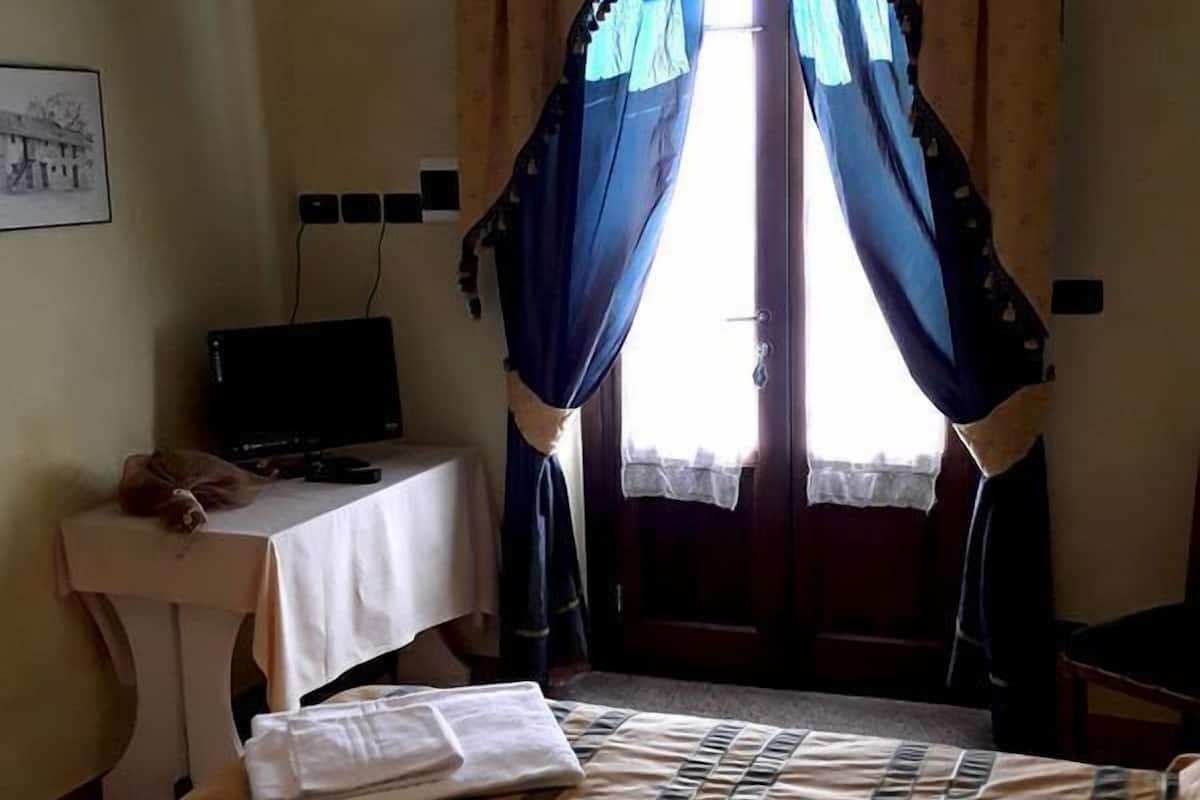 frette italian sheets, free wifi, bed sheets