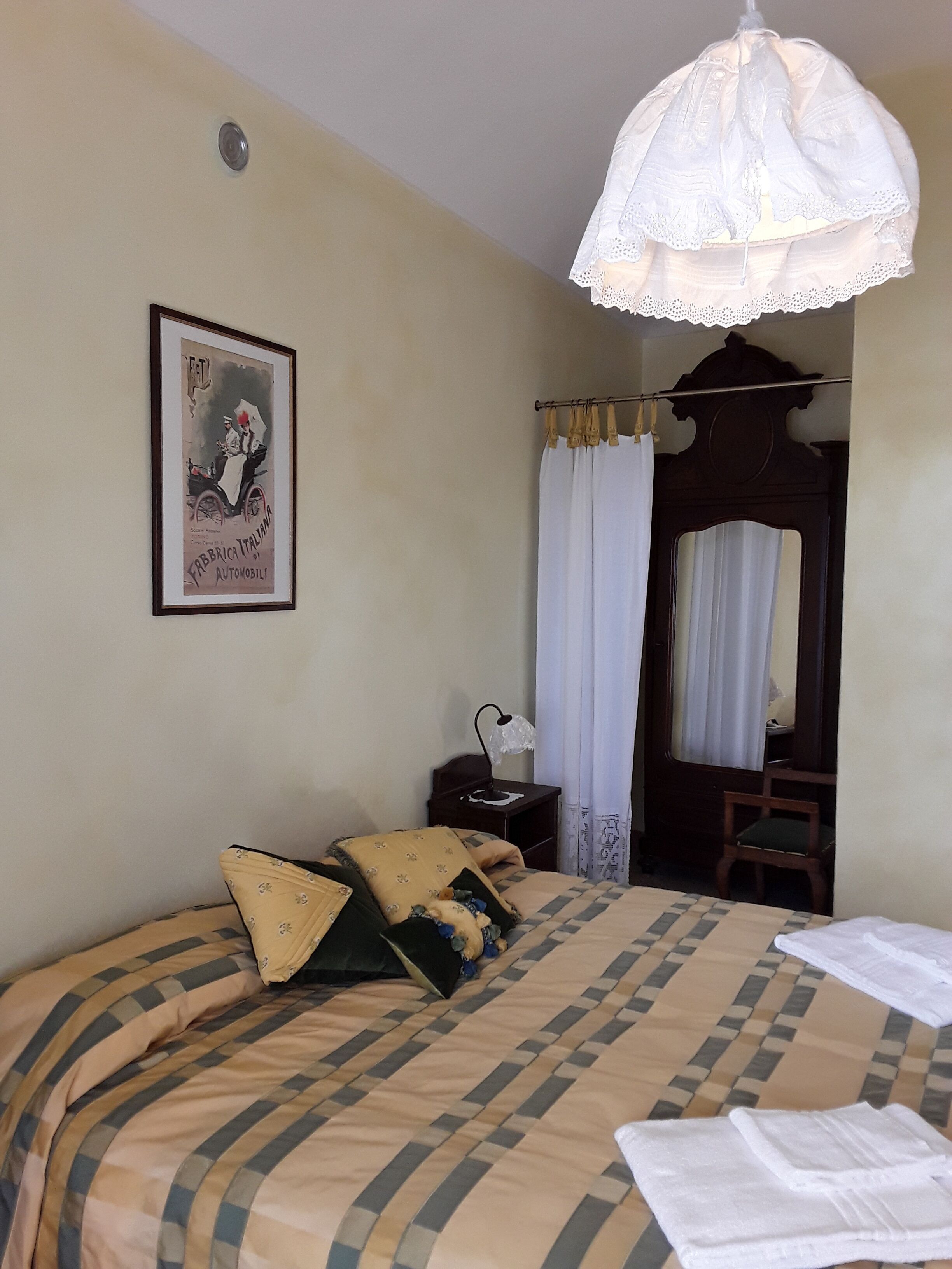 Frette Italian sheets, free WiFi, bed sheets