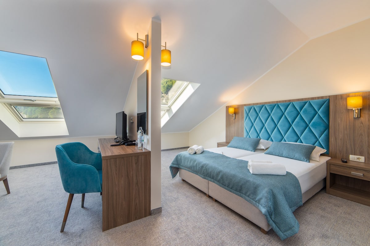 Economy Suite