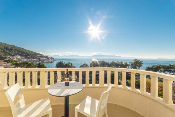 Deluxe Triple Room, Sea View | Balcony