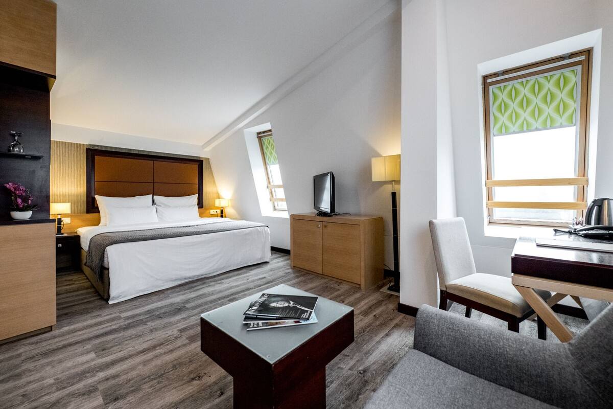 Minibar, in-room safe, desk, soundproofing