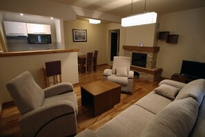 Superior Apartment with Sofa Bed for 2 adults and 3 children up to 12 years old | Living room - Hotel Blanca Resort & Spa (Babanovac)