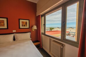Classic Double Room, 1 Double Bed, Sea View | Bathroom | Shower, free toiletries, hair dryer, bidet