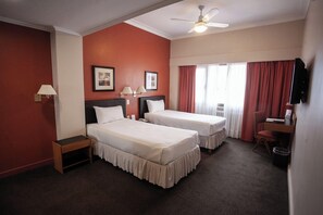 Classic Double Room, 2 Single Beds, Ocean View | Minibar, in-room safe, individually decorated, individually furnished - Austral Express (Comodoro Rivadavia)