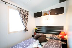 Mobile Home (Zion) | Cribs/infant beds, free WiFi, wheelchair access