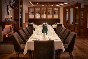 Breakfast, lunch, dinner served; international cuisine, garden views