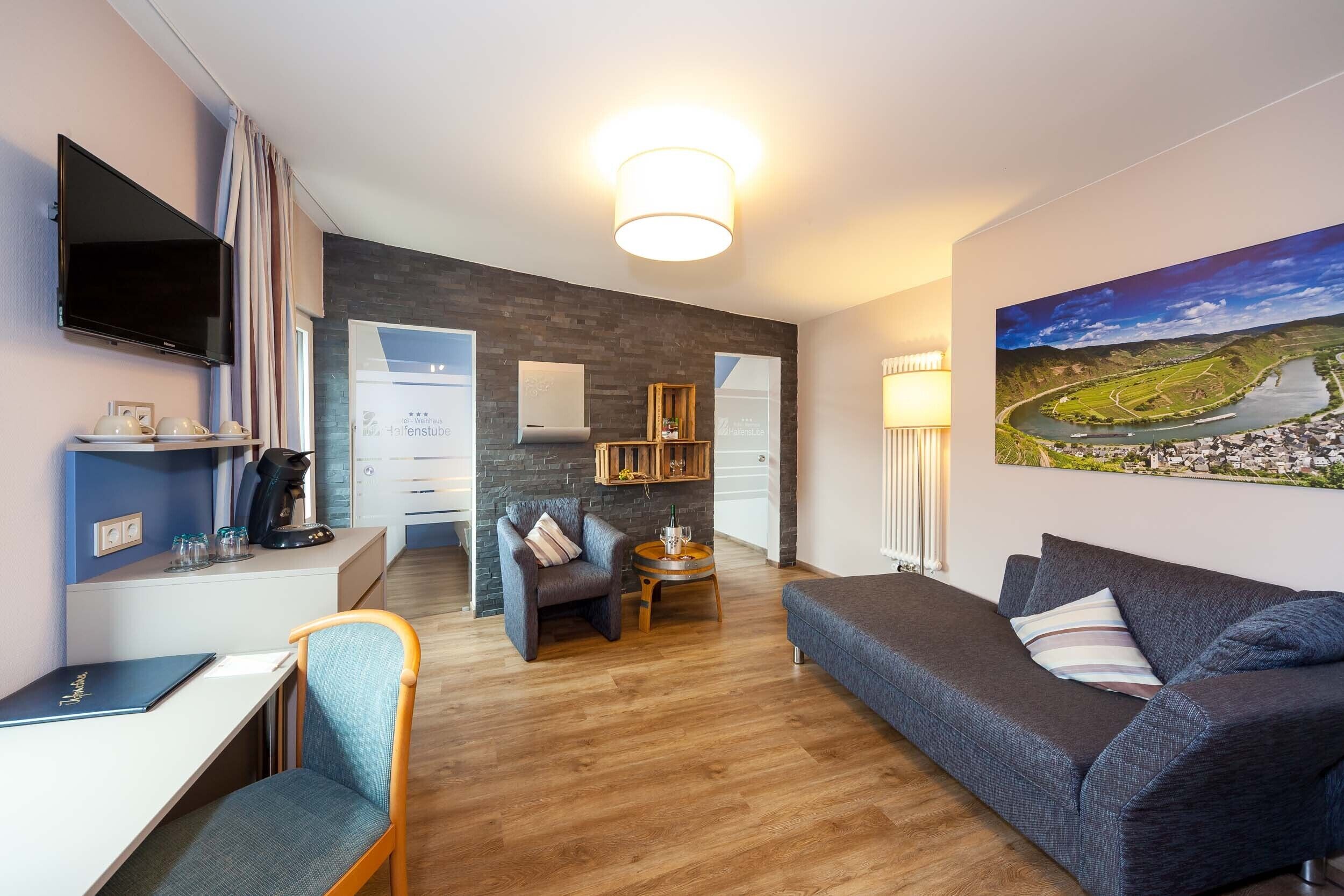 suite (winzer) | in-room safe, desk, soundproofing, free wifi