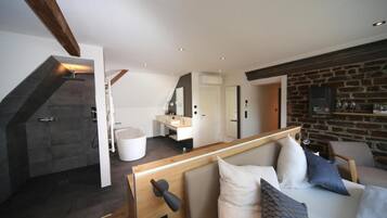 In-room safe, desk, soundproofing, free WiFi