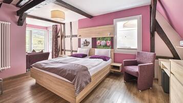 Double Room, Balcony (mit Moselblick) | In-room safe, desk, blackout curtains, free WiFi