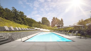 Outdoor pool, pool umbrellas, sun loungers