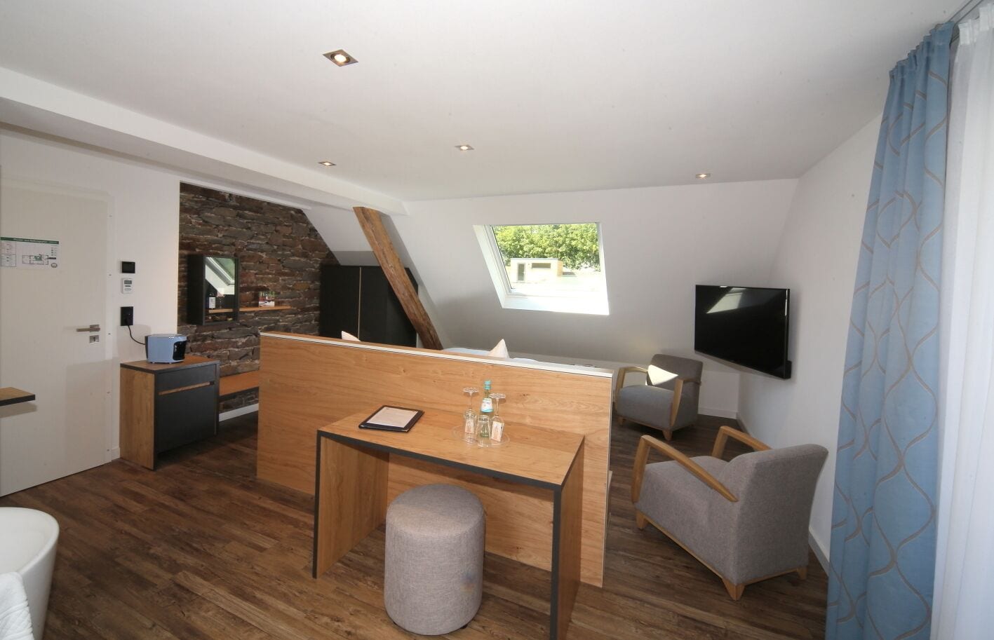 deluxe villa | in-room safe, desk, soundproofing, free wifi