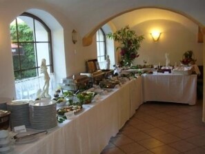 Desayuno (EUR 7 por persona)