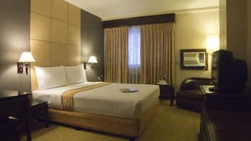 Deluxe kamer, 1 tweepersoonsbed | Hypoallergeen beddengoed, een kluis op de kamer, een bureau