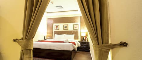 Suite ejecutiva, 1 cama King size, baño privado | Minibar, caja de seguridad en la habitación y escritorio