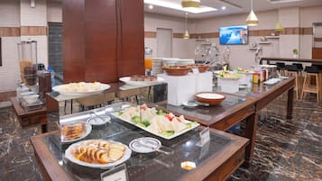 Petit déjeuner buffet compris tous les jours