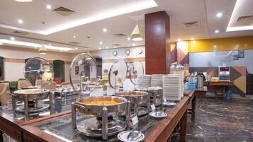 Lunch, dinner, brunch served; international cuisine