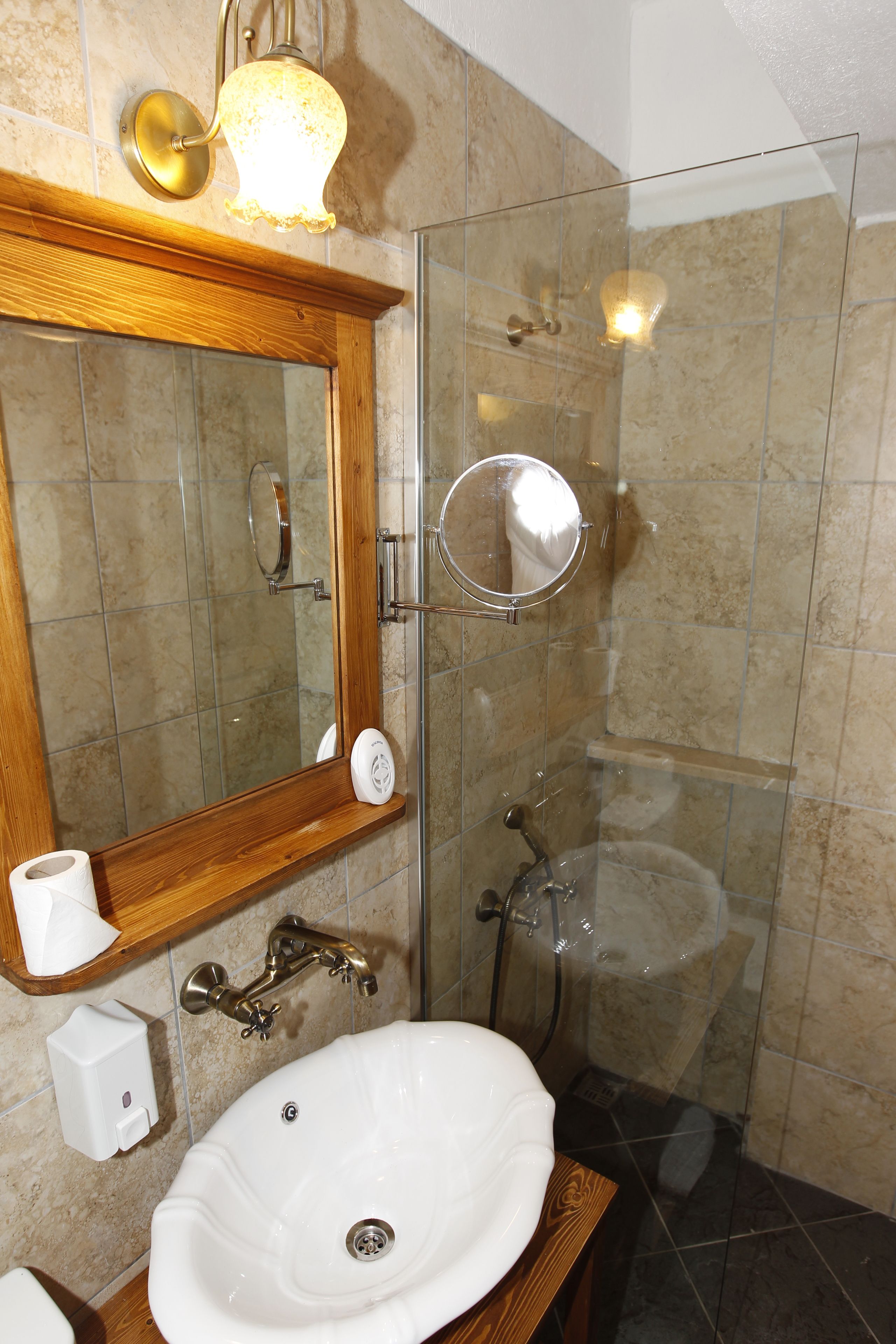 Chambre Double ou avec lits jumeaux | Douche de la salle de bain