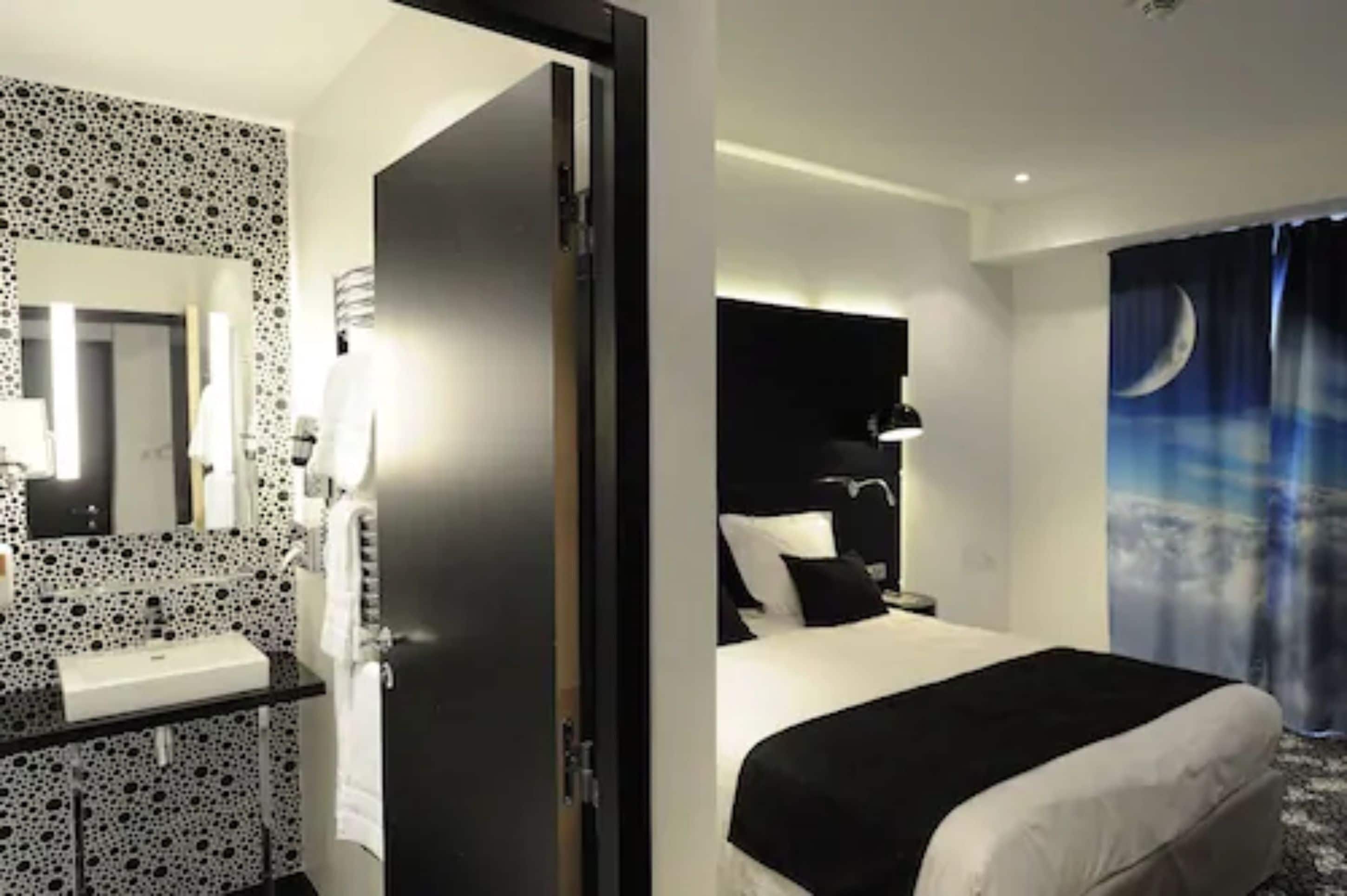 minibar, in-room safe, desk, soundproofing