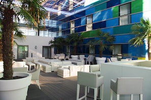 Cocktail bar, alfresco dining